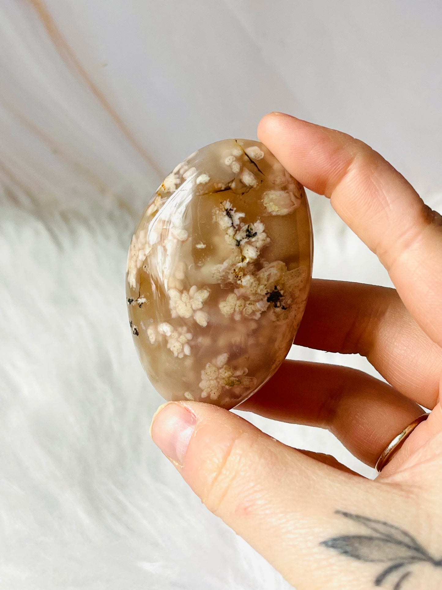 Flower agate palmstone