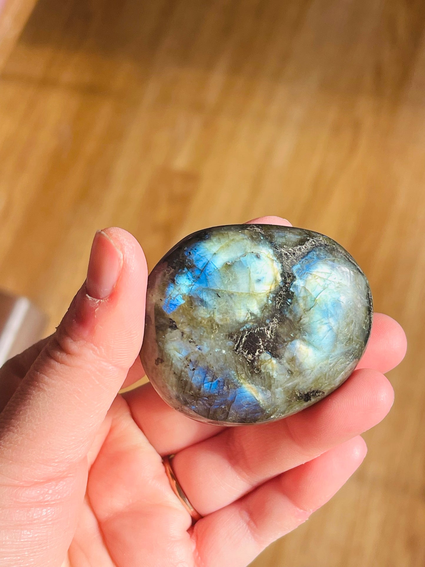 Labradorite Palmstone