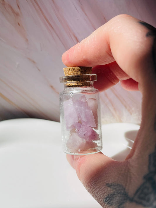 Kunzite chips bottle