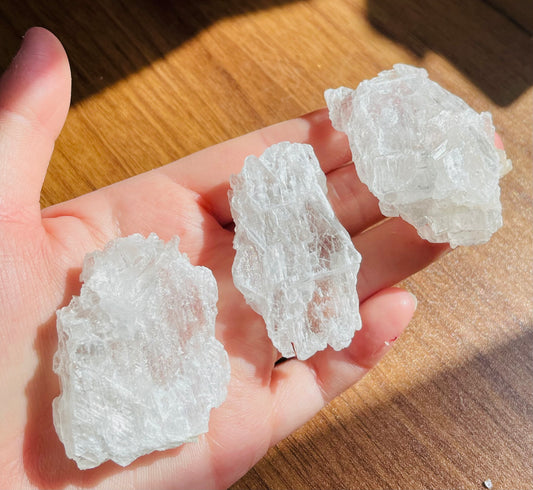 Raw selenite pieces